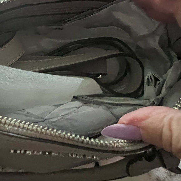 Michael kors grey crossbody pebble leather EUC like new inside zipper - Picture 3 of 5